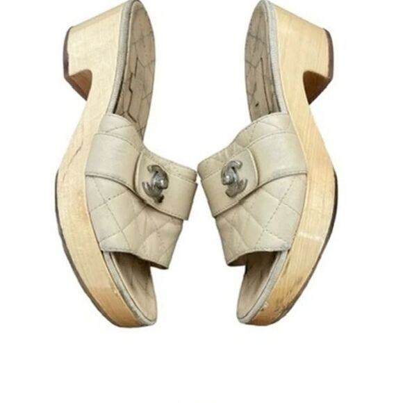 AUTHENTIC VINTAGE CHANEL BEIGE LEATHER SILVER TURNLOCK WOOD CLOGS SIZE 39 - Picture 4 of 6